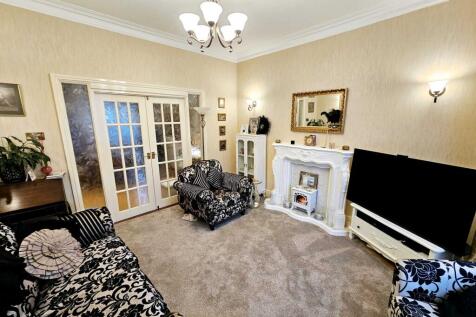 5 bedroom terraced house for sale