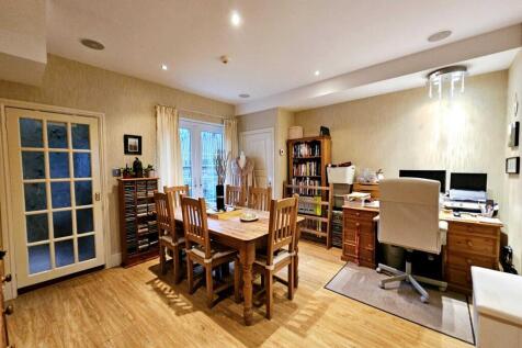 5 bedroom terraced house for sale