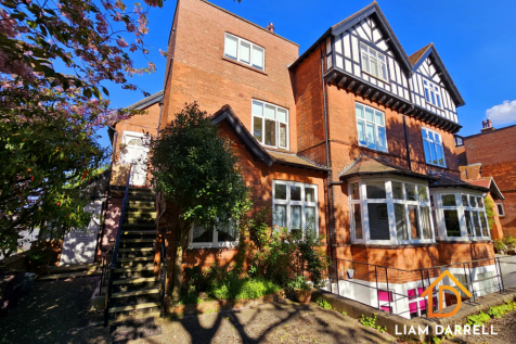3 bedroom flat for sale