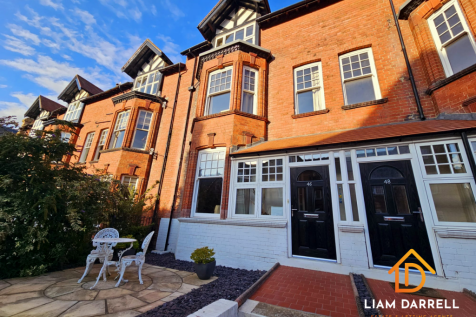 5 bedroom terraced house for sale