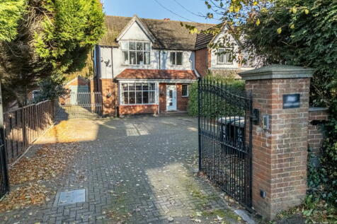 4 bedroom semi-detached house for sale