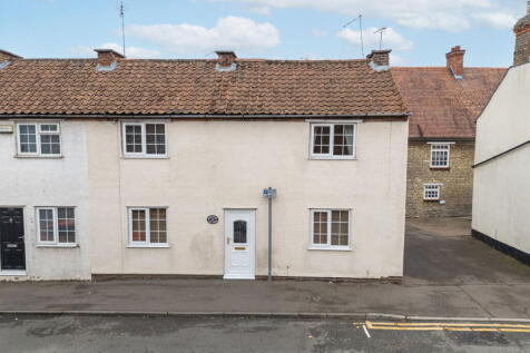 Station Road, Wellingborough NN9 3 bed semi