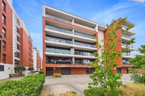 Kingman Way, Newbury, Berkshire, RG14 2 bed apartment for sale