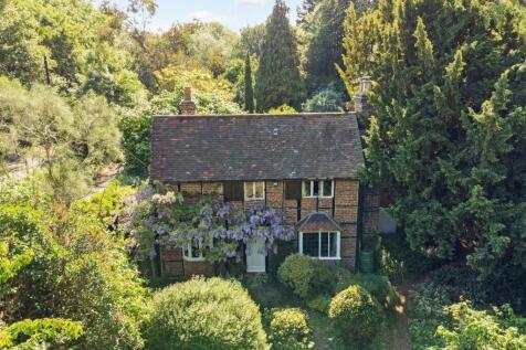 Greenwood by the Lake, Wraysbury 3 bed detached house for sale
