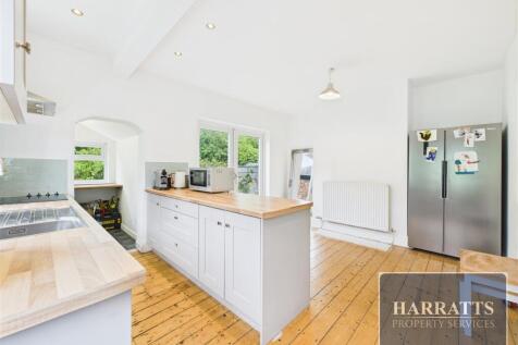 2 bedroom semi-detached house for sale