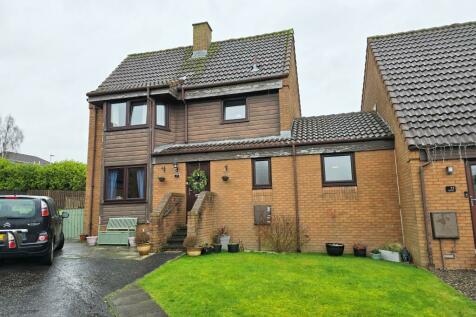 4 bedroom end of terrace house for sale