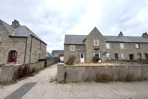 4 bedroom end of terrace house for sale
