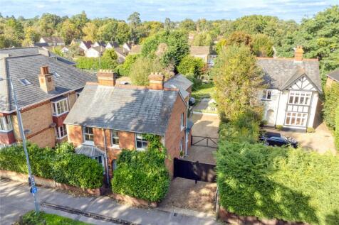 London Road, Ascot, Berkshire, SL5 4 bed detached house for sale