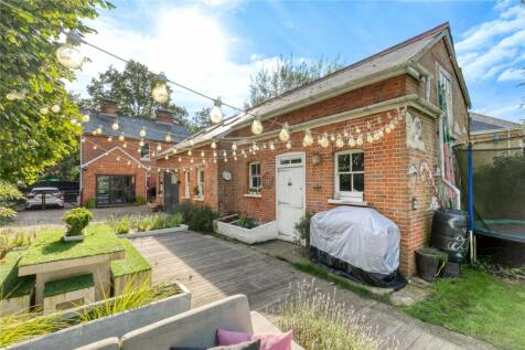 London Road, Ascot, Berkshire, SL5 4 bed detached house for sale