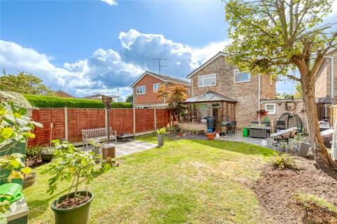 Pinecroft Road, Wokingham, Berkshire... 3 bed detached house for sale