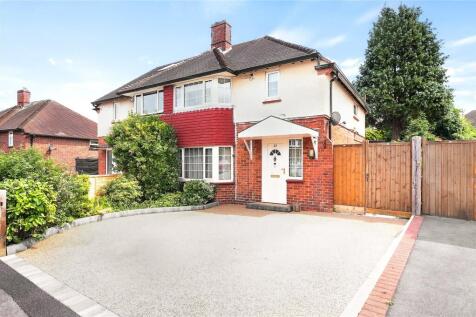 Manor Way, Bagshot, Surrey, GU19 2 bed semi