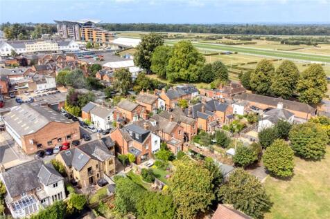 Course Road, Ascot, Berkshire, SL5 4 bed semi