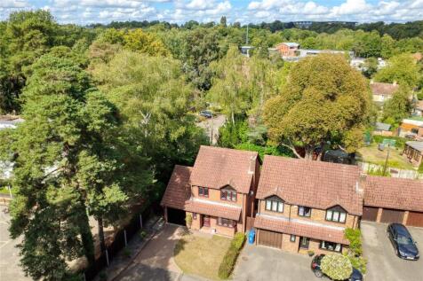 Royal Victoria Gardens, South Ascot... 3 bed detached house for sale