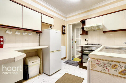 Llanover Road, Pontypool 2 bed terraced house for sale