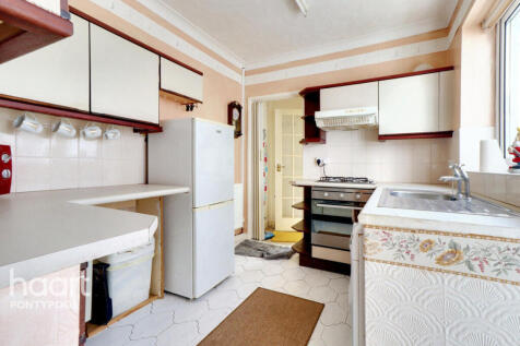 Llanover Road, Pontypool 2 bed terraced house for sale