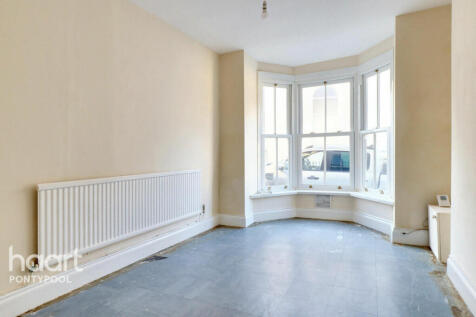 George Street, Pontypool 2 bed end of terrace house for sale