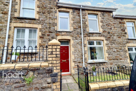 Greenfield Place, Pontypool 2 bed terraced house for sale