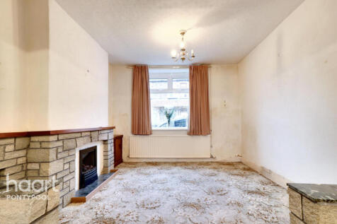 Greenfield Place, Pontypool 2 bed terraced house for sale