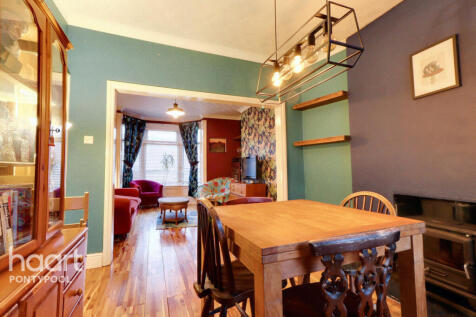 4 bedroom semi-detached house for sale