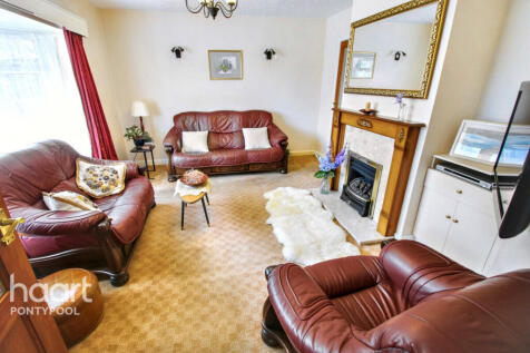 Mount Pleasant, Pontypool 3 bed bungalow for sale