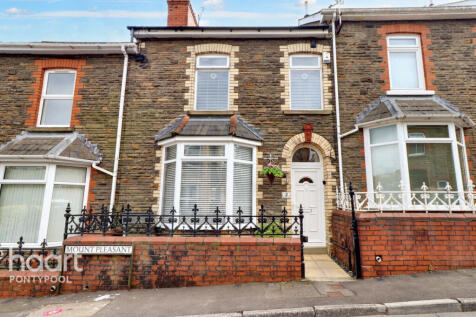 Mount Pleasant, Pontypool 3 bed terraced house for sale