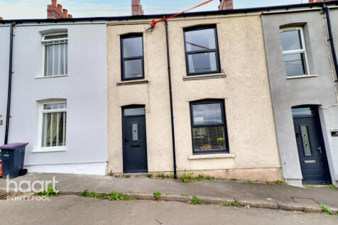 Salisbury Terrace, Pontypool 3 bed terraced house for sale