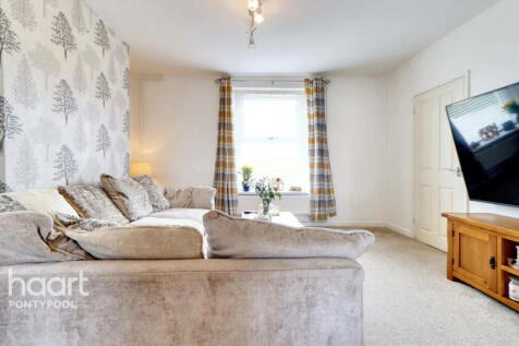 Salisbury Terrace, Pontypool 3 bed terraced house for sale