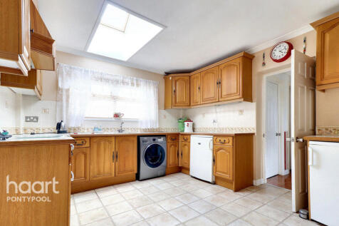 Usk Road, Pontypool 2 bed detached bungalow for sale