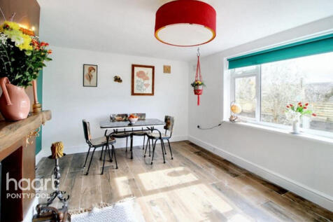 Hillside Avenue, Pontypool 2 bed flat for sale