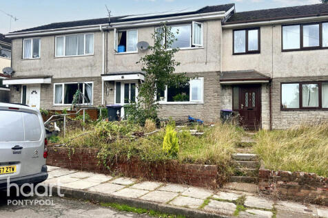 Hanbury Gardens, Pontypool 3 bed terraced house for sale