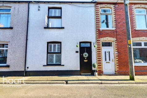 Grove Place, Pontypool 3 bed terraced house for sale