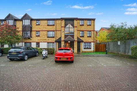 Summerhill Way, London CR4 1 bed flat for sale
