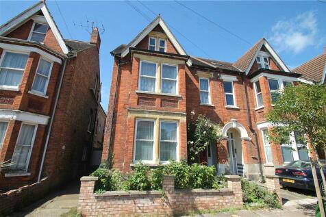 6 bedroom semi-detached house for sale