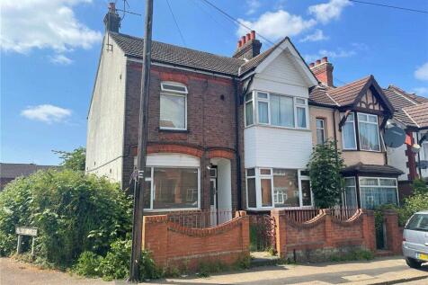 6 bedroom semi-detached house for sale