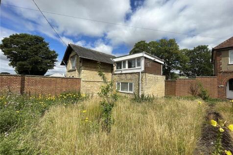 Irchester Road, Wellingborough NN29 2 bed detached house for sale