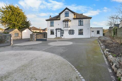 6 bedroom detached house for sale