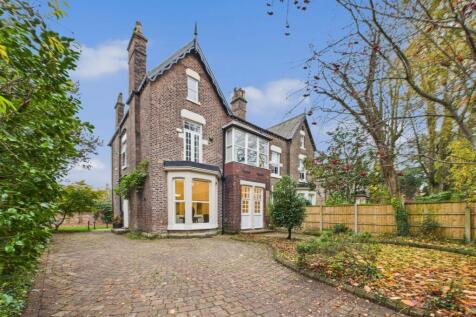 6 bedroom semi-detached house for sale