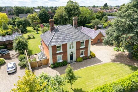 6 bedroom detached house for sale