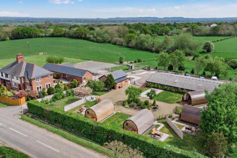 6 bedroom detached house for sale