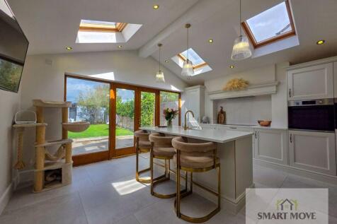 4 bedroom semi-detached house for sale