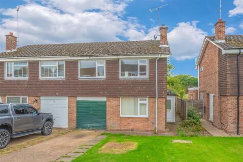 Newport Drive, Alcester B49 3 bed semi