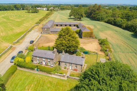 Detached house for sale