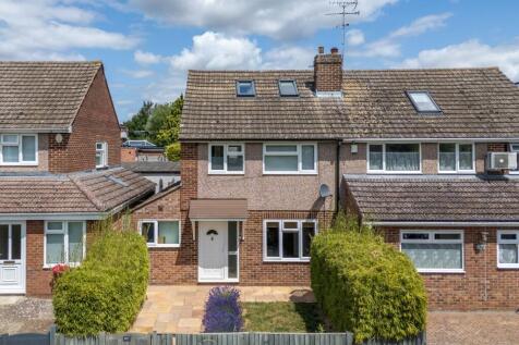 8 harvey way, saffron walden Essex... 3 bed semi
