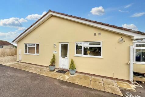 3 bedroom semi-detached bungalow for sale