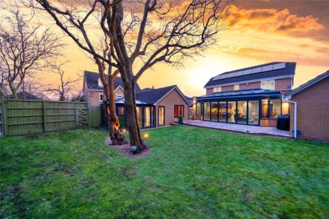 Haywain Close, Swindon SN25 5 bed detached house for sale