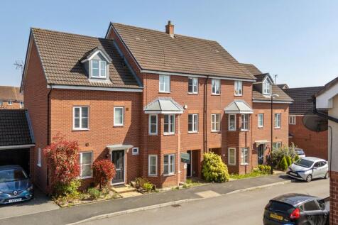 4 bedroom terraced house for sale