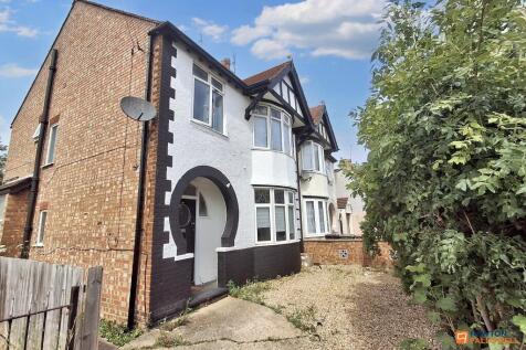 Eastfield Road, Peterborough, PE1 3 bed semi