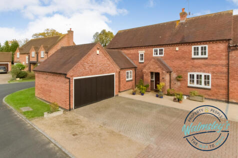 4 bedroom semi-detached house for sale