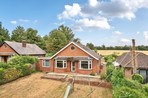 The Bank, Winterbourne Dauntsey 4 bed detached house for sale