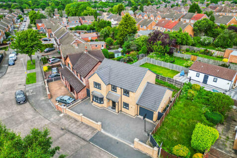 5 bedroom detached house for sale